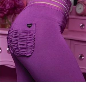 Like new cute booty lounge